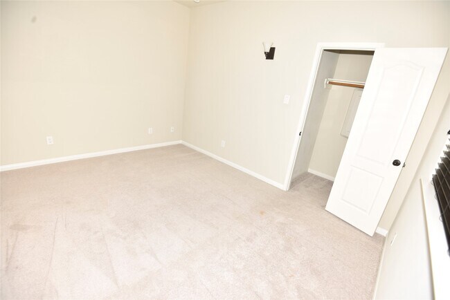 Building Photo - 1204 Night Owl Ct