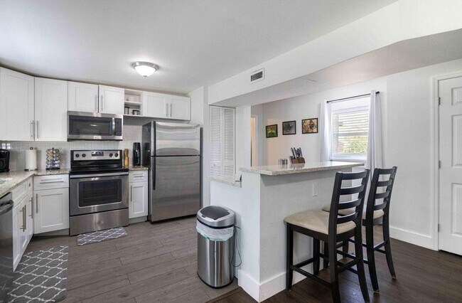 Building Photo - 915 3rd St