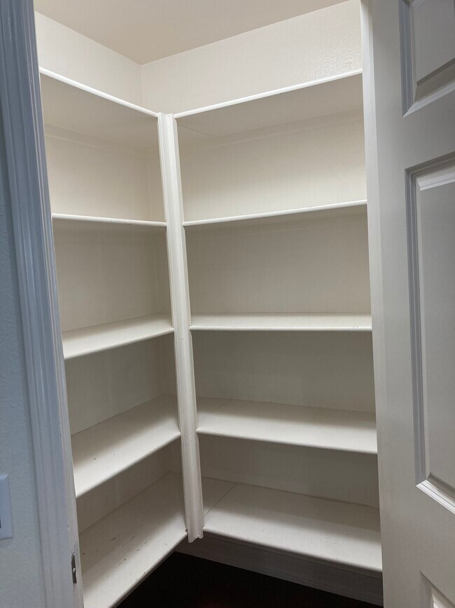 Building Photo - 45374 Willowick St