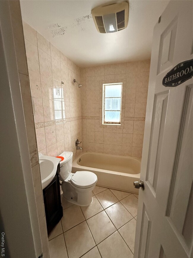 Building Photo - 46 Elmira St