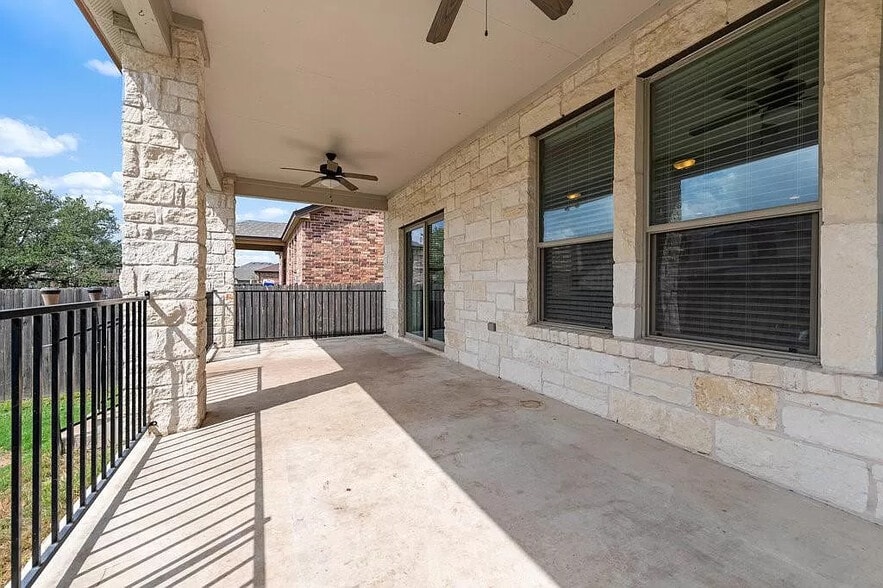 Building Photo - Room in House on Calla Lily Boulevard