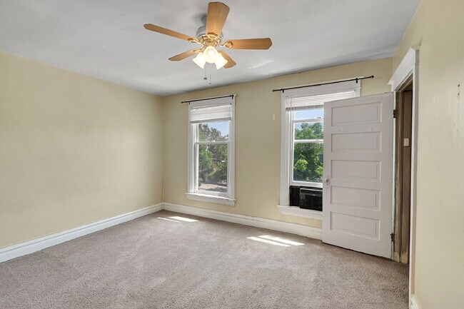 Building Photo - $2,395 - 2 Bed, 2 Bath Townhome in Great D...