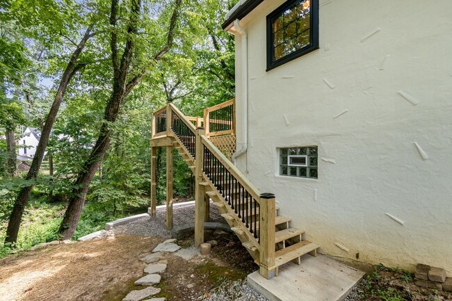 Building Photo - Modern Elegance Meets Mt. Lookout Charm – ...