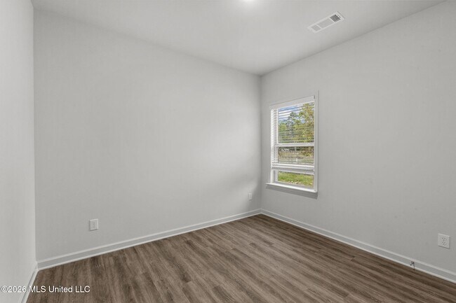 Building Photo - 621 Stillwater Cv