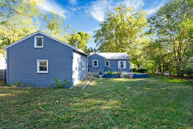 Building Photo - 1955 Lincoln Dr