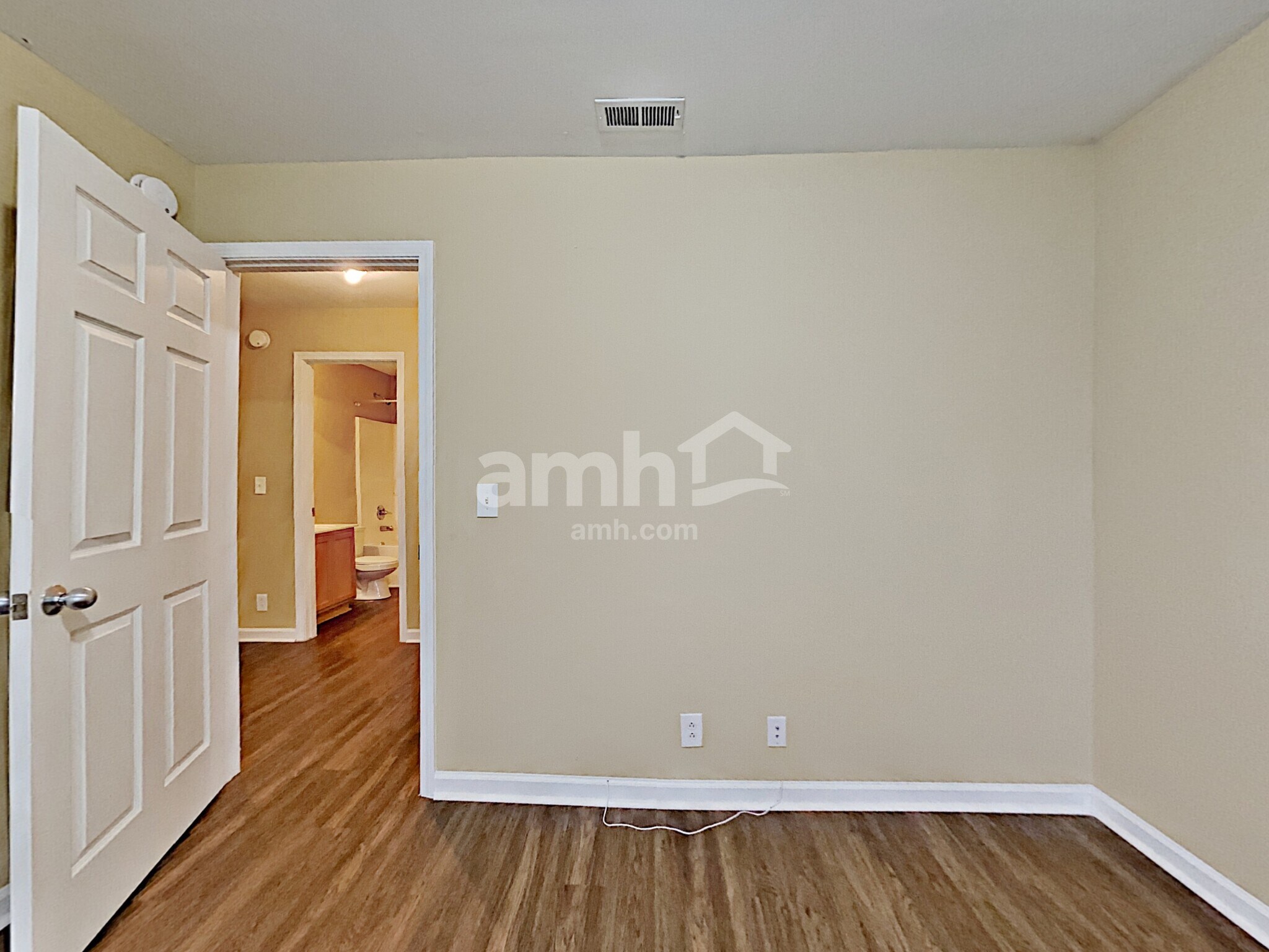 Building Photo - 1262 Lasalle Dr