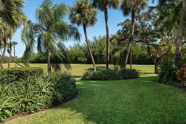 Building Photo - 2706 Fairway Dr N