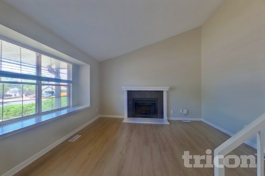 Building Photo - 1721 S Genoa Way