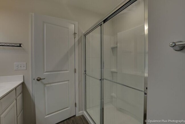 Building Photo - Gorgeous 3 Bed 3.5 Bath Fairborn Home!