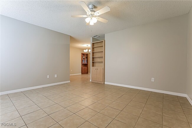 Building Photo - 6830 S Biscayne Dr