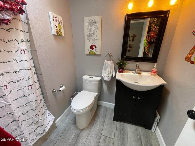 Building Photo - 10024 Fenway Dr