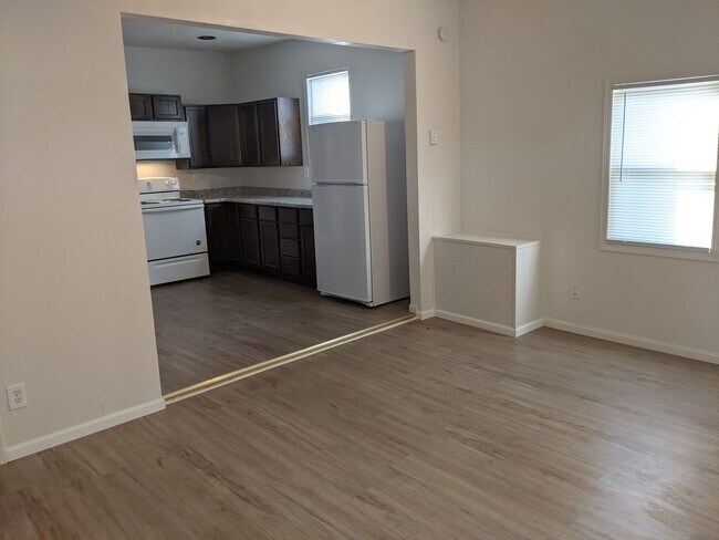 Building Photo - $1200 - I Bedroom 1 Bathroom Apartment - N...