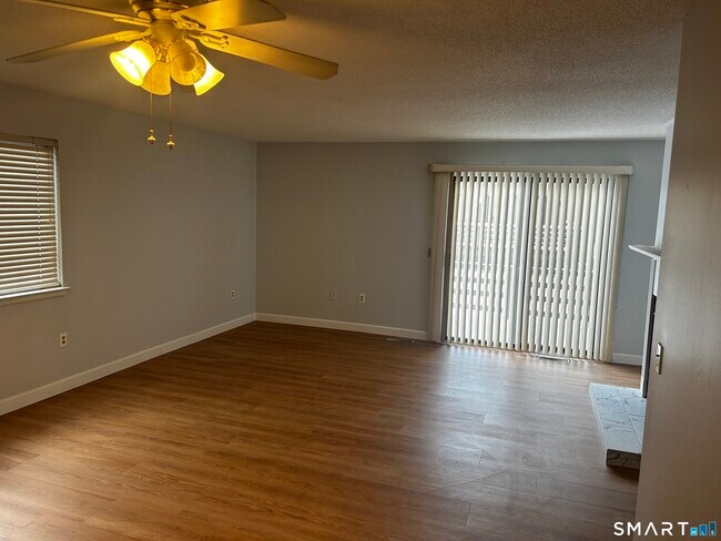 Building Photo - 151 Wynwood Dr