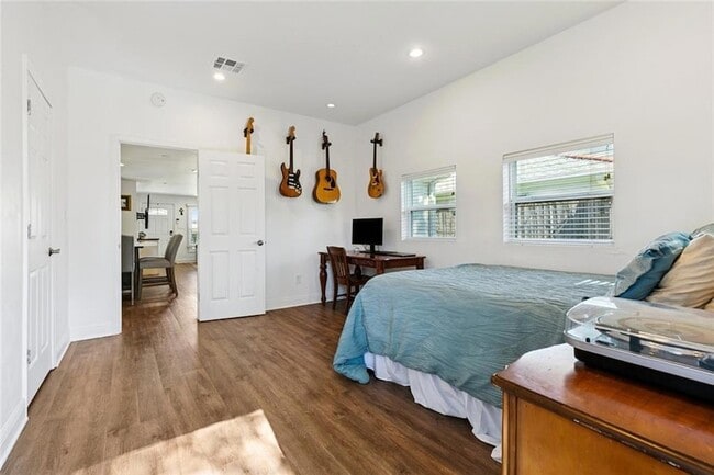 Building Photo - 940 Florida Blvd