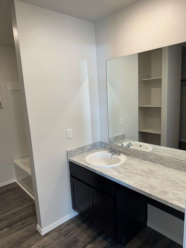 Building Photo - Pre-Leasing Now | Spacious 3 Bedroom, 2 Bathroom Home in Saratoga