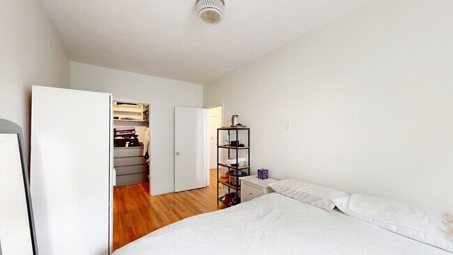 Building Photo - 513 Beacon St