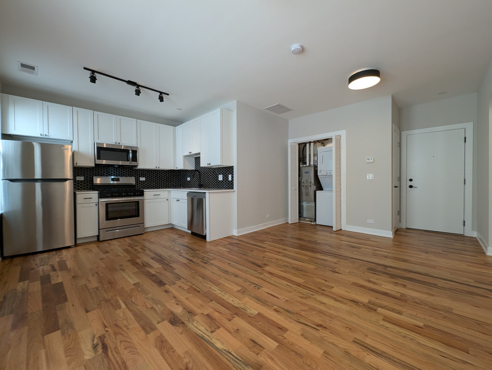 Building Photo - 648 W Wrightwood Ave