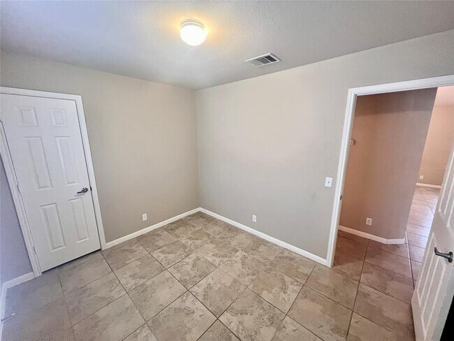 Building Photo - 2509 Elara Dr