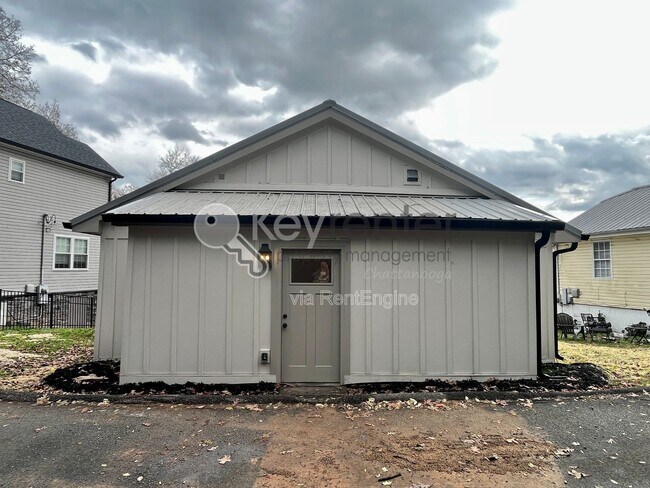 Building Photo - 3571 Crompton St