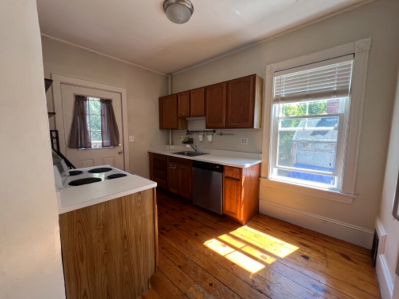Building Photo - 322 Merrimac St