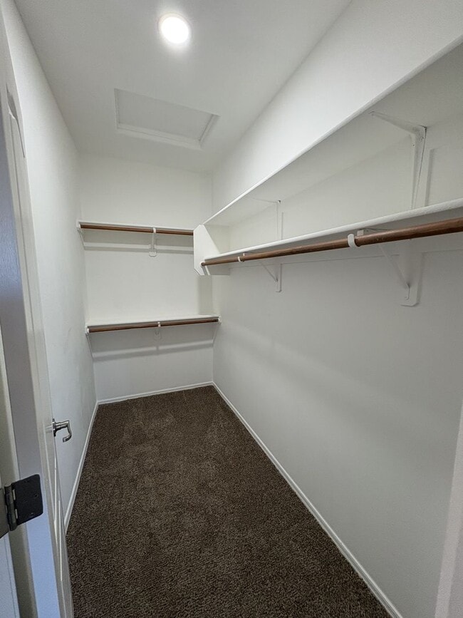 Building Photo - Move in ready Vail School District