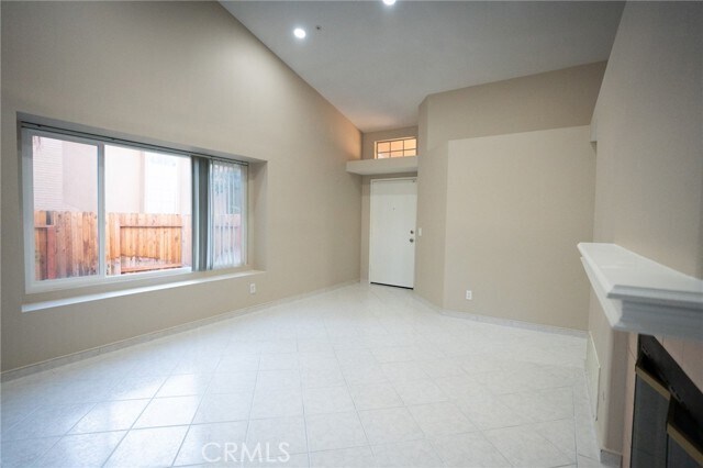 Building Photo - 15061 Fuchsia Ct