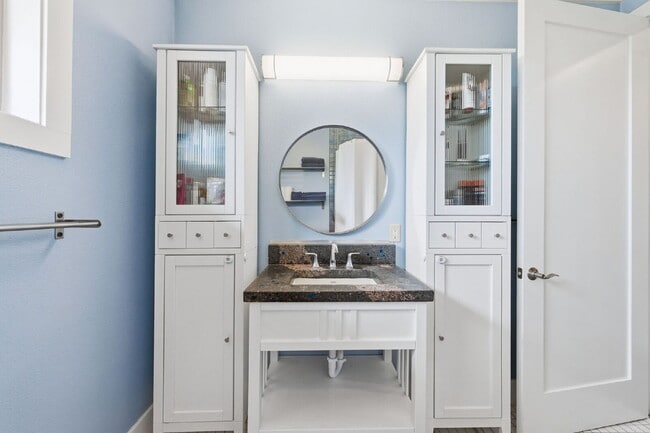 Building Photo - Peaceful Hilltop Retreat with Views | Unfurnished 5BD Executive Home on Private Knoll