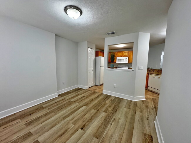 Building Photo - Newly Renovated Ground Floor 1 BR/1 BA Condo!