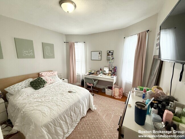 Building Photo - 17 Cawfield St