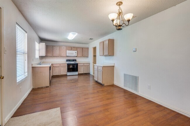 Building Photo - 5224 Royal Burgess Dr