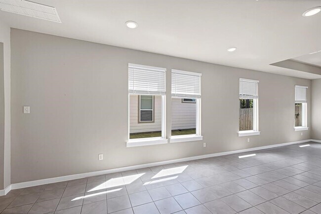 Building Photo - 7138 Clearwater Cv Dr