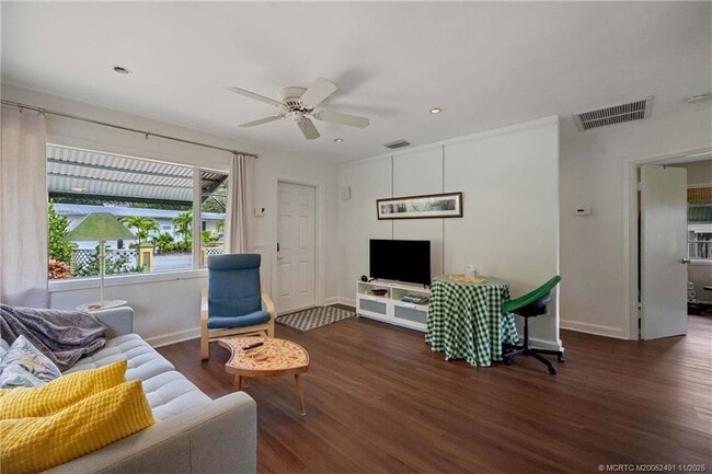 Building Photo - 120 SW 5th St