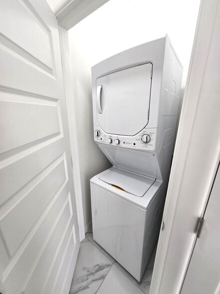 Building Photo - 3201 Magdalena St