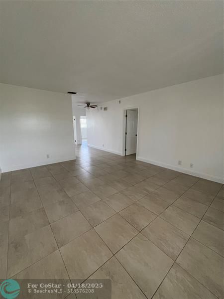 Building Photo - 2550 NE 51st St