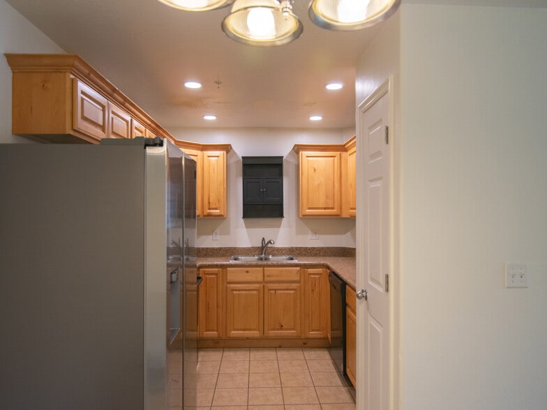 Primary Photo - 105 W Ridge Rd