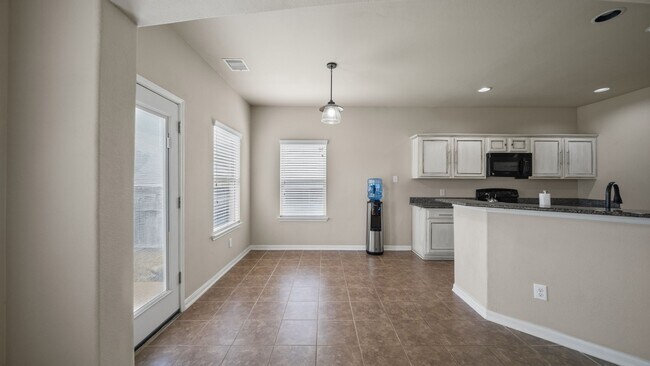 Building Photo - 13092 Greenbriar Dr