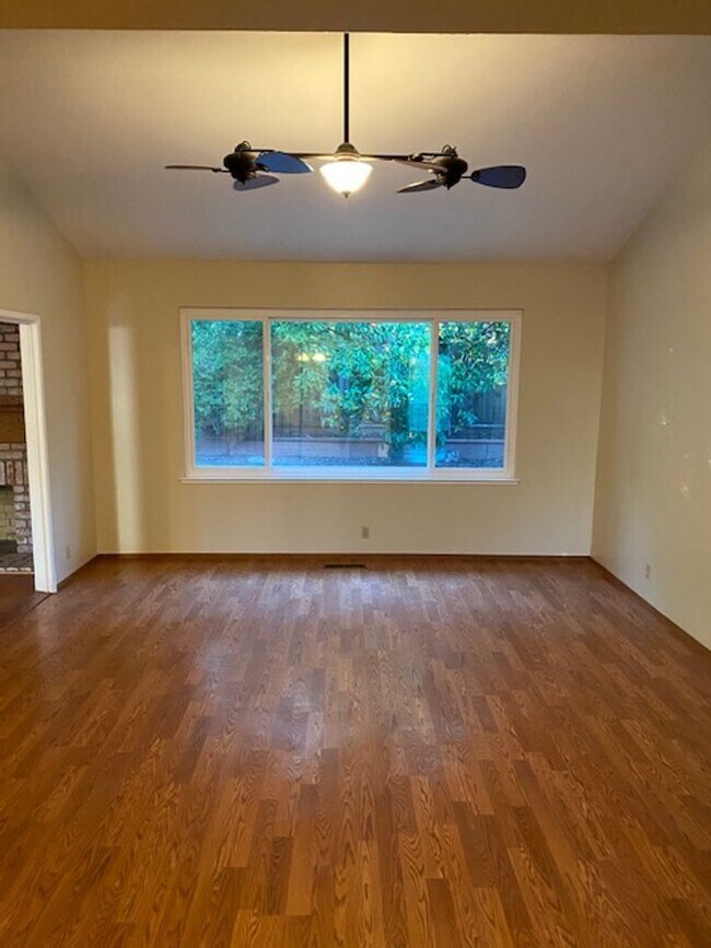 Building Photo - Beautiful Single Level Home in Ponderosa P...