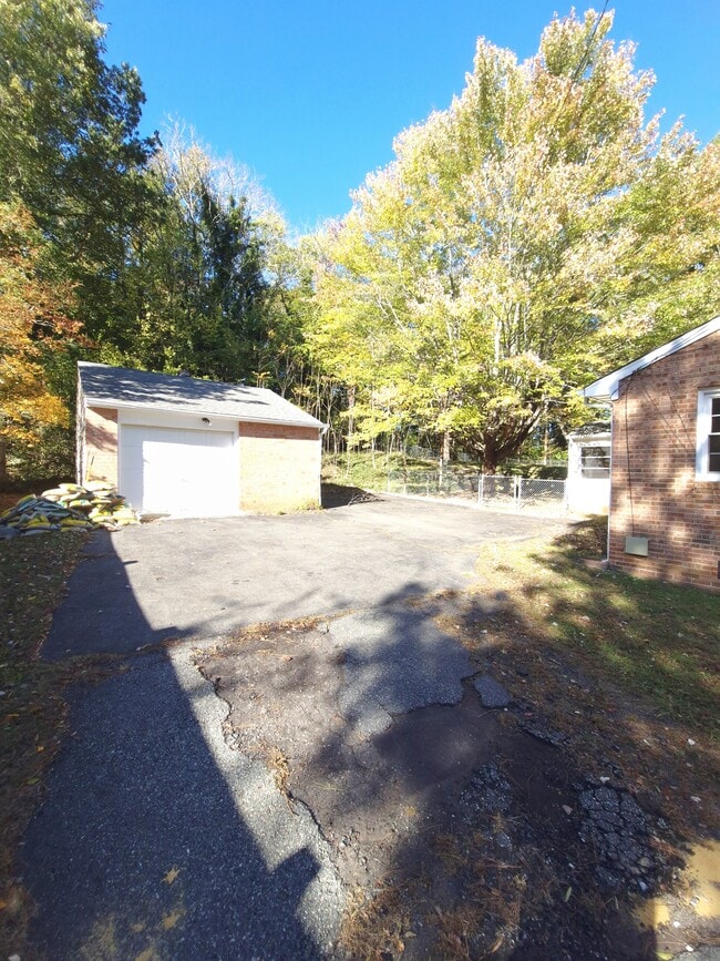 Building Photo - 7820 Conifer Rd