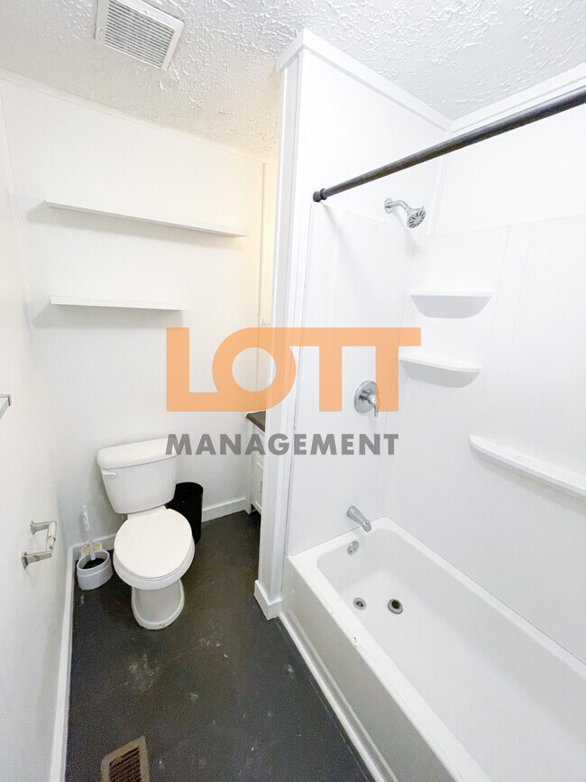 Building Photo - 1 Monroe St