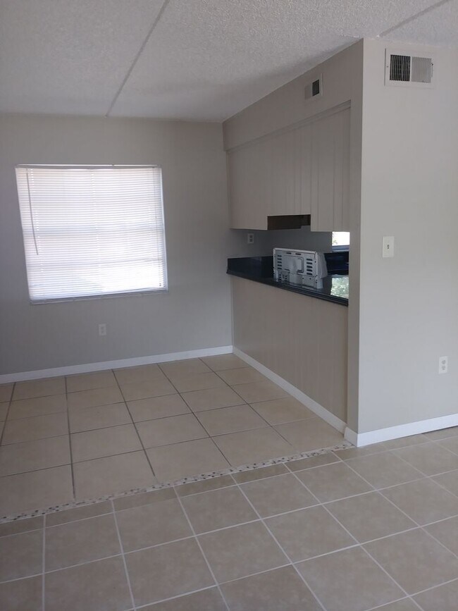 Building Photo - 1BR/1 BA Apt in Historic Downtown Eustis - Newly renovated with Laundry Room and W/D hookups