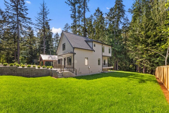 Building Photo - $2595 3 bedroom/2 1/2 bath Clearwood New Construction, Custom Chalet-style Home In Yelm.