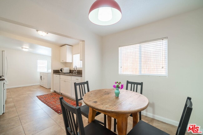 Building Photo - 1809 W 37th Pl