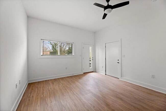 Building Photo - Room in 3 Bedroom Home at State St
