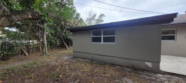 Building Photo - 1642 44th St