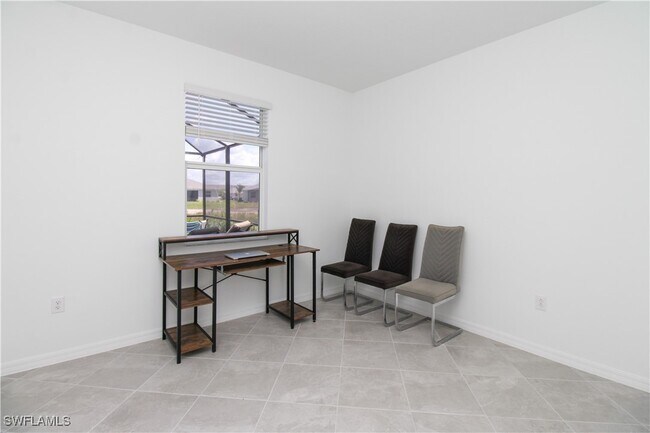 Building Photo - 2213 Avocado Ln