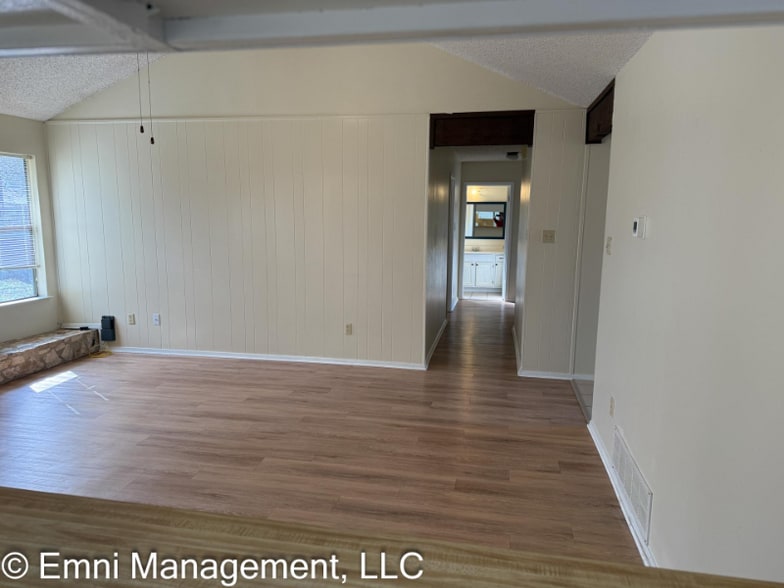 Building Photo - 1408 Garnet Rd