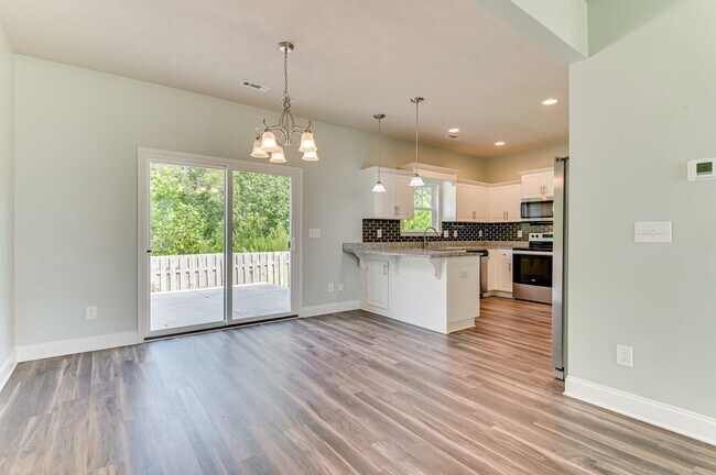 Building Photo - 140 Pebble Ln
