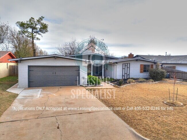 Building Photo - Warr Acres 3 Bed 2 Bath Home with a Pool!!
