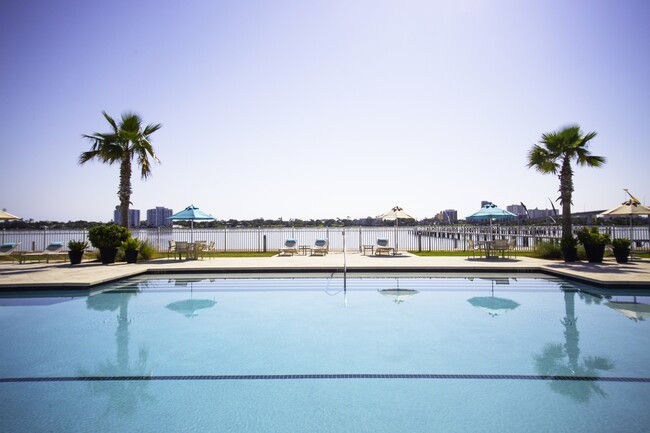 Building Photo - 1241 Riverside Dr