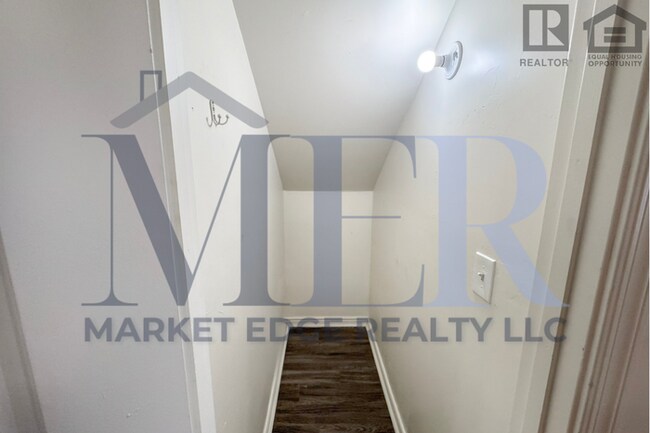 Building Photo - 3Bed/2.5Bath Townhouse at 24th St/Thomas! Ready for Immediate Move-In!